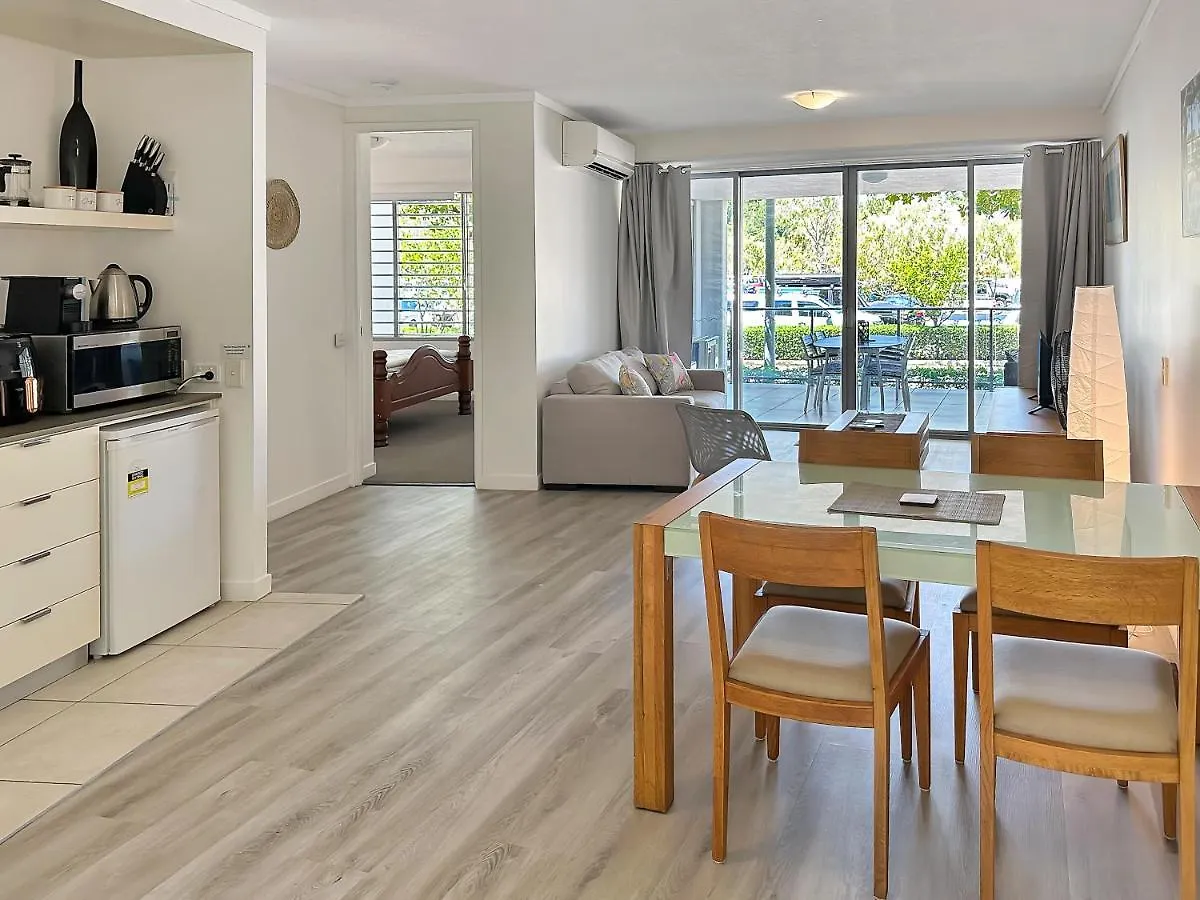 Blue On Blue Large One Bedroom Apartment, Steps From Ferry, Amazing Pool, Wifi Nelly Bay Apartment