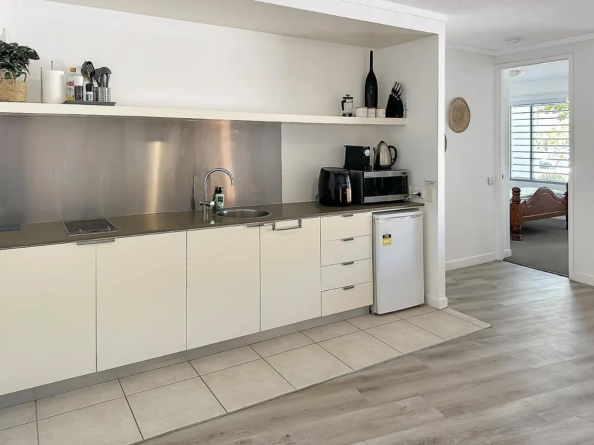 Blue On Blue Large One Bedroom Apartment, Steps From Ferry, Amazing Pool, Wifi Nelly Bay